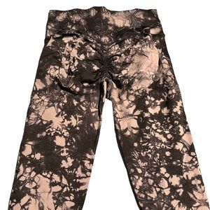 Tie die booty scrunch gym leggings